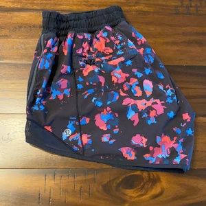 LULULEMON CAMO HOTTY HOT SHORTS LONG**